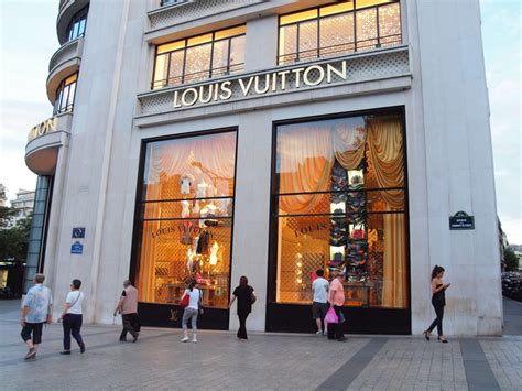 louis vuitton shopping centre